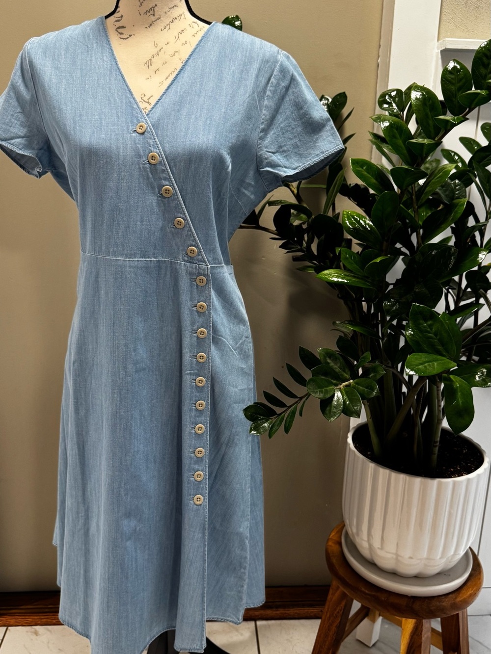 Madewell Chambray Wrap Dress Size 8P Petite Light Wash Button Front NWT - Picture 1 of 7